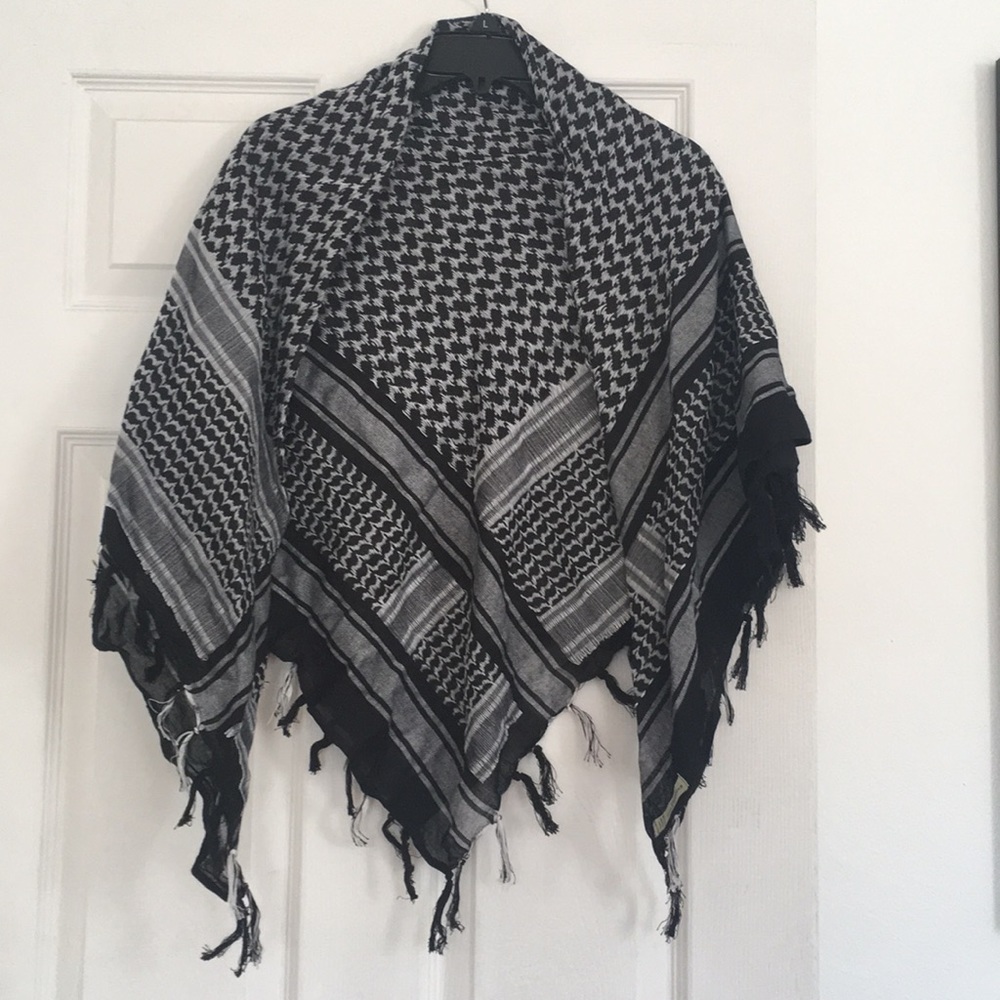Black and white Afghan scarf